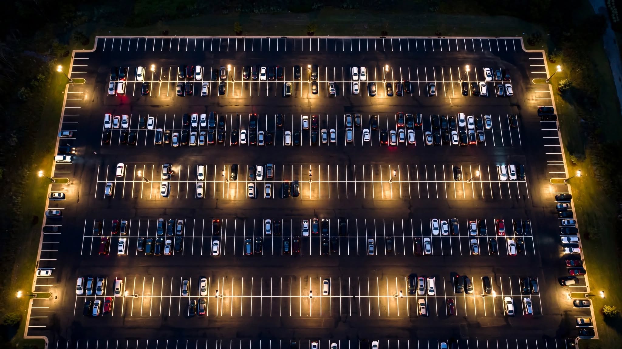 Parkavimo aikštelė Vilniaus oro uoste: pagal ką pasirinkti tinkamą vietą automobiliui?